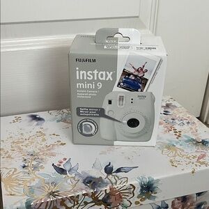 Fujifilm Instax Mini 9 Instant Camera - Smoky White